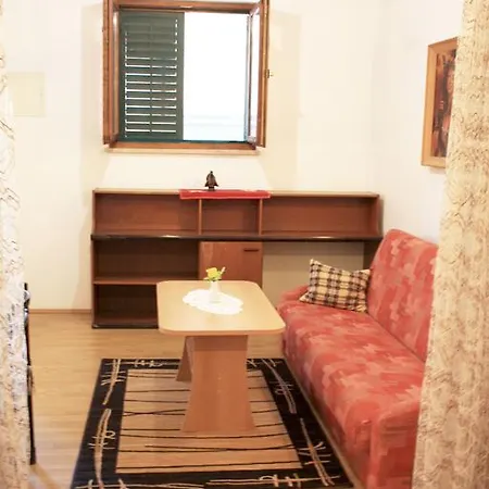 Apartment Esperienza Mare E Pini 8 *